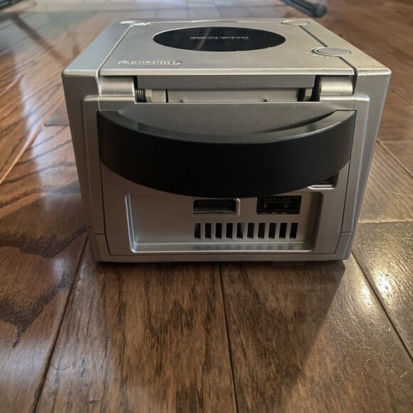 Nintendo GameCube Silver Bundle with Two Controllers Plus - Picture 3 of 5